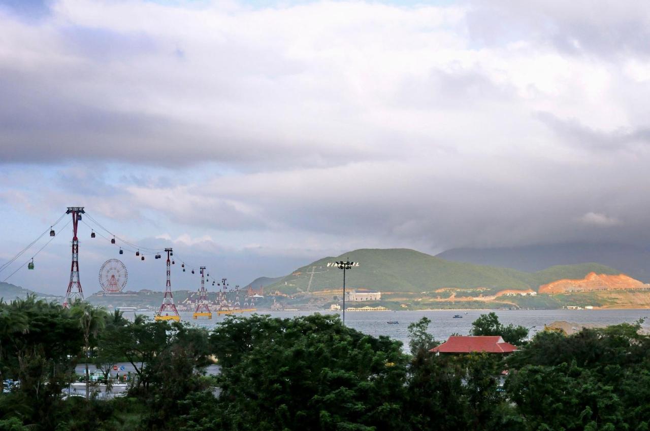 Crown Nguyen Hoang Hotel Nha Trang Exterior photo